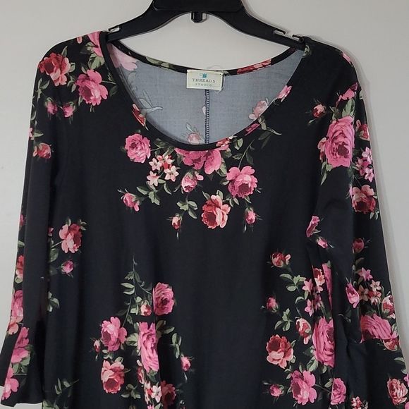 Threads Studio Black Floral Top L - Picture 2 of 7